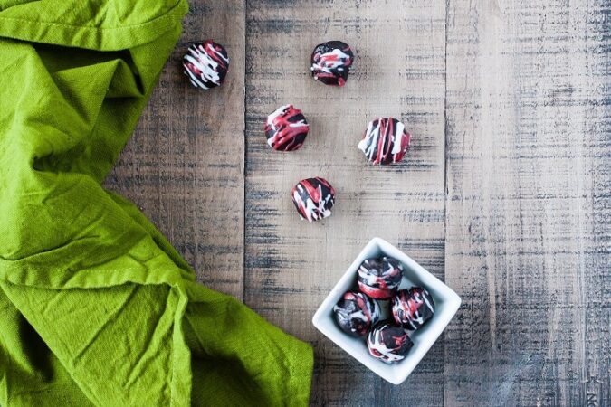 Finished product of the holiday oreo truffles