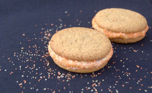 Finished product of the Cream filled Spice Cookies