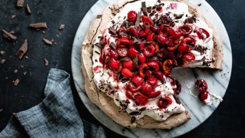 Finished product of the pavlova
