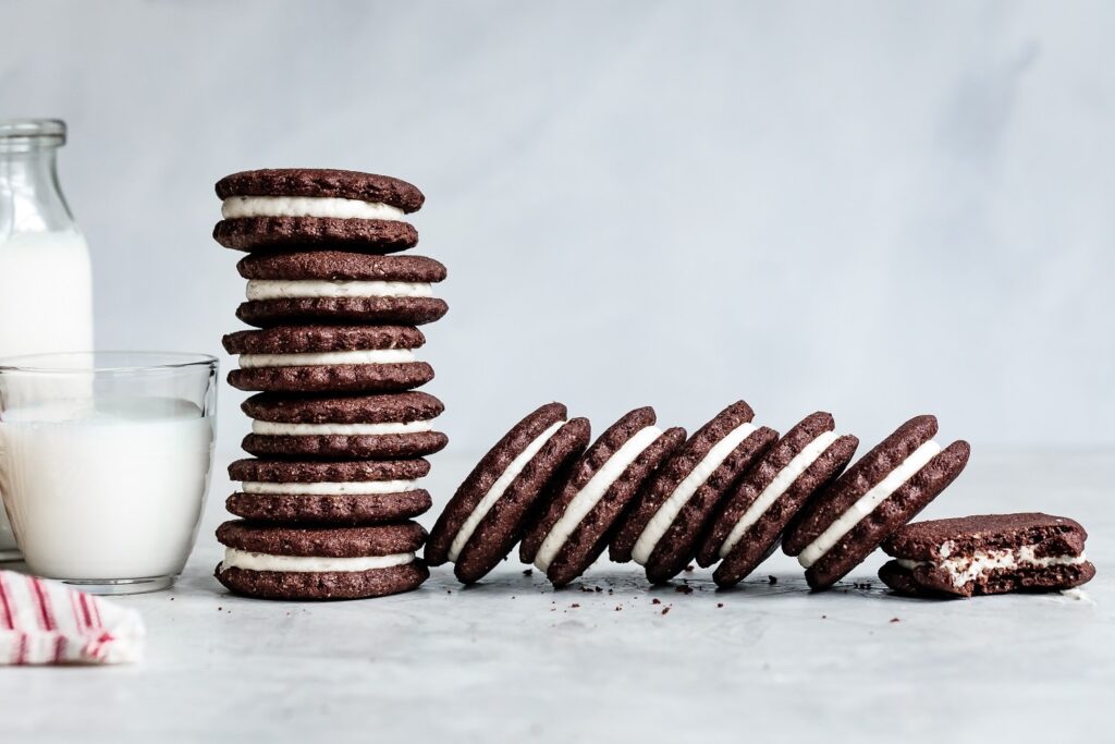 Finished product of the peppermint oreos