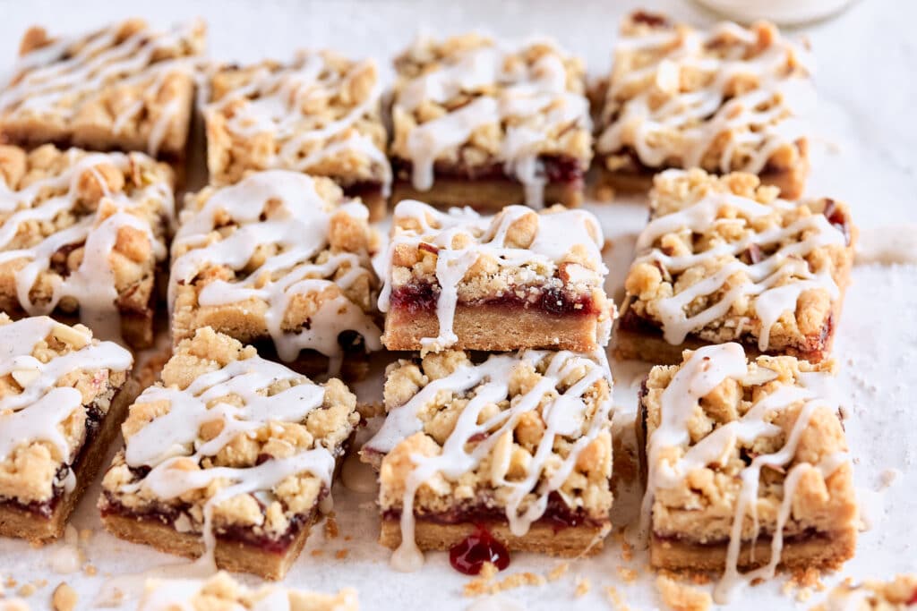 Finished product of the vanilla streusel berry bars