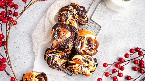 Chocolate Peppermint Babka Buns